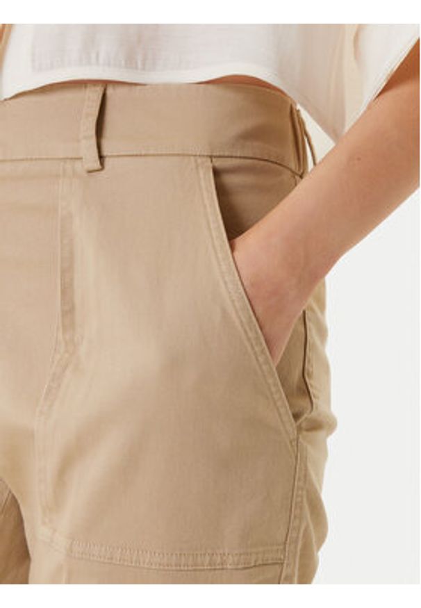 United Colors of Benetton - United Colors Of Benetton Spodnie materiałowe 4MVNDF08E Beżowy Regular Fit. Kolor: beżowy. Materiał: bawełna