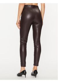 Guess Spodnie skórzane Priscilla W2YB16 WEPI0 Bordowy Slim Fit. Kolor: czerwony. Materiał: skóra #3