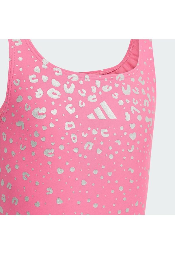 Adidas - Kostium kąpielowy Glitter V-back Swimsuit Kids. Kolor: różowy. Wzór: nadruk