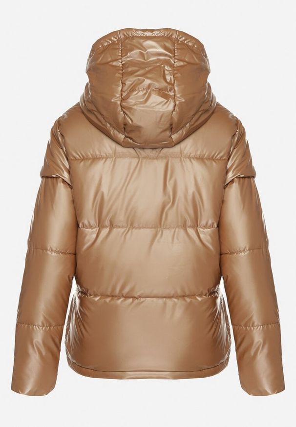 Born2be - Ciemnobeżowa Pikowana Kurtka z Kapturem o Prostym Kroju Alundrie. Typ kołnierza: kaptur. Kolor: beżowy. Materiał: jeans, poliester. Styl: sportowy, elegancki