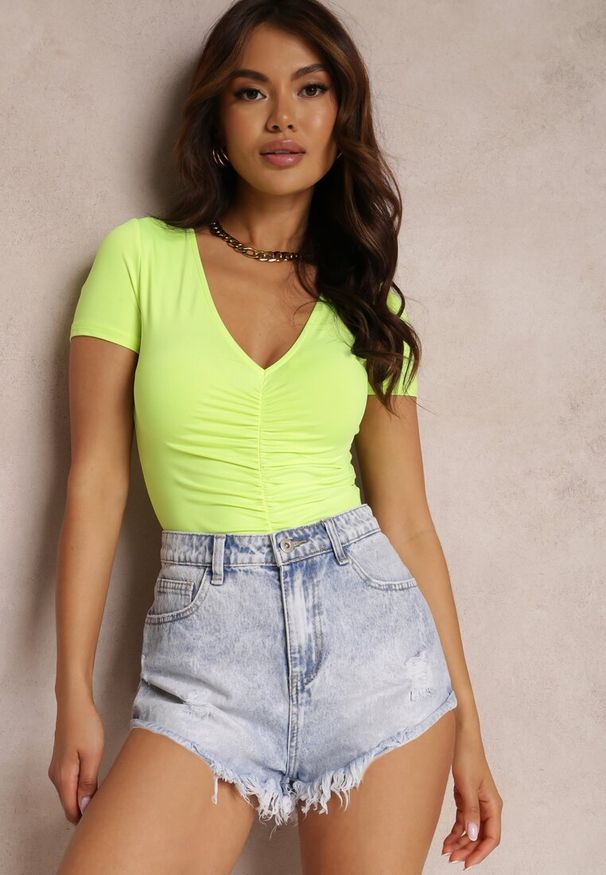 Renee - Jasnozielone Body Agariolea. Kolor: zielony. Materiał: jeans. Długość rękawa: krótki rękaw. Długość: krótkie. Wzór: aplikacja. Styl: elegancki