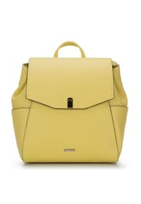 Wittchen - Damski plecak z bocznymi kieszeniami. Kolor: żółty. Materiał: skóra ekologiczna. Wzór: geometria, aplikacja, paski. Styl: elegancki, casual