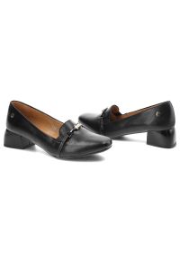 Czarne Czółenka Maciejka Damskie Eleganckie Obuwie. Okazja: na spotkanie biznesowe. Zapięcie: bez zapięcia. Kolor: czarny. Materiał: skóra. Szerokość cholewki: normalna. Styl: elegancki #5