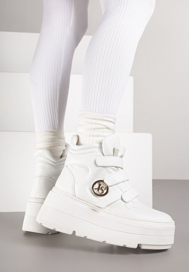 Born2be - Białe Botki Vices w Stylu Sneakersów na Platformie Afirriva. Okazja: na co dzień. Zapięcie: rzepy. Kolor: biały. Materiał: jeans. Wzór: aplikacja. Obcas: na platformie. Wysokość obcasa: średni