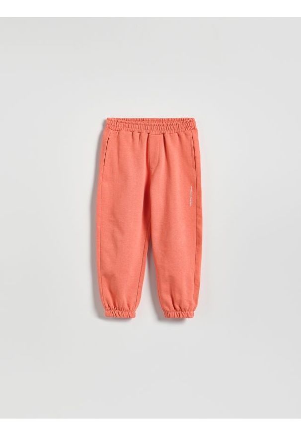 Reserved - Bawełniane spodnie jogger - czerwony. Kolor: czerwony. Materiał: bawełna