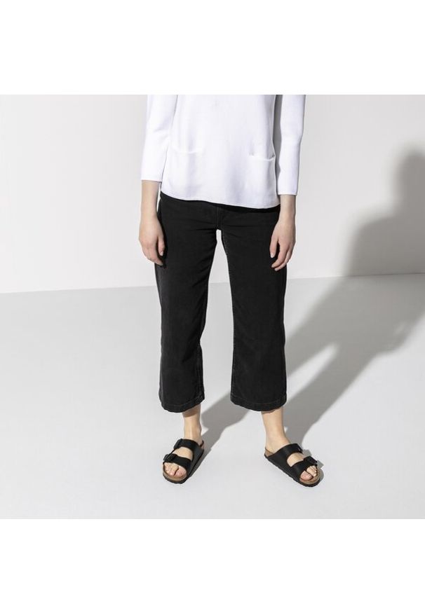 Klapki damskie Birkenstock Arizona BS (0551253). Okazja: na co dzień, na spacer. Zapięcie: pasek. Kolor: czarny. Materiał: materiał, skóra. Wzór: paski. Sezon: lato. Styl: młodzieżowy, sportowy, klasyczny, wakacyjny, casual