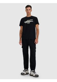 4f - 4F T-shirt regular z nadrukiem męski - czarny XL. Kolor: czarny. Materiał: skóra, materiał, bawełna. Wzór: nadruk