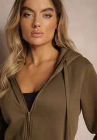 Renee - Ciemnozielona Bluza z Kapturem Harasphei. Okazja: na co dzień. Typ kołnierza: kaptur. Kolor: zielony. Materiał: jeans. Styl: klasyczny, casual #5