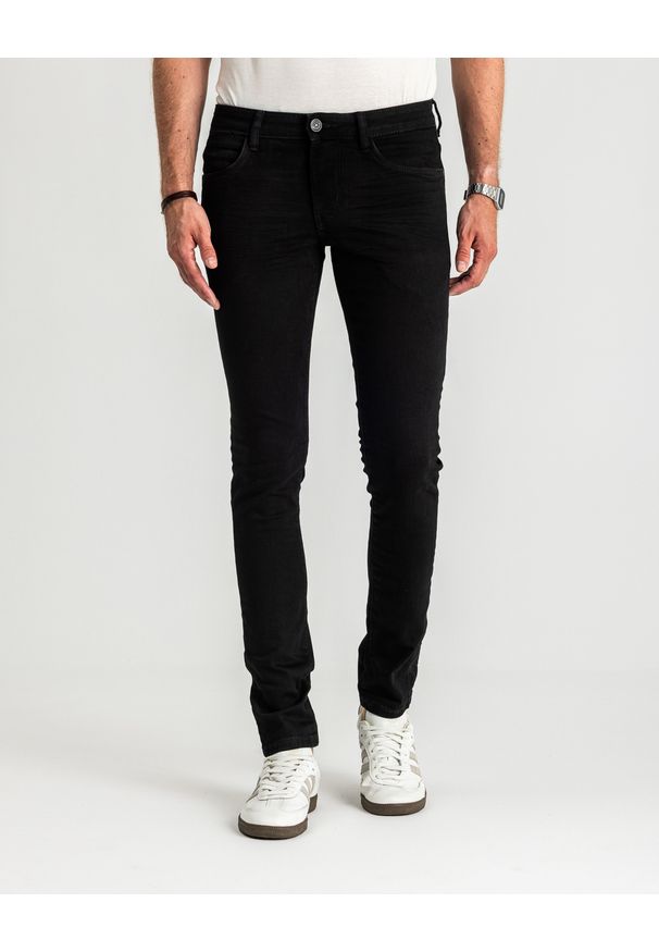 Męskie Spodnie Jeansowe Tom Tailor Troy Czarne Slim Fit 1021160 10270. Okazja: na randkę, na spotkanie biznesowe, na co dzień. Kolor: czarny. Wzór: gładki. Styl: klasyczny, biznesowy, casual, elegancki