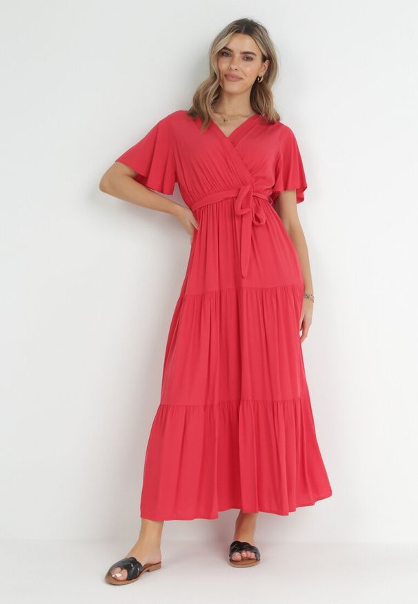 Born2be - Czerwona Rozkloszowana Sukienka Maxi z Wiązanym Paskiem Japhelia. Kolor: czerwony. Materiał: materiał. Styl: klasyczny. Długość: maxi