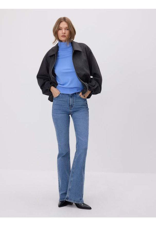 Reserved - Sweter z golfem - jasnoniebieski. Typ kołnierza: golf. Kolor: niebieski. Materiał: wiskoza, dzianina. Styl: klasyczny