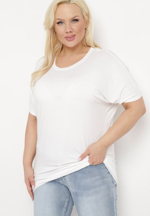 Born2be - Biały T-shirt z Rękawami w typie Nietoperza Salilena. Okazja: na co dzień. Kolor: biały. Materiał: jeans. Wzór: aplikacja. Styl: elegancki, casual, wizytowy