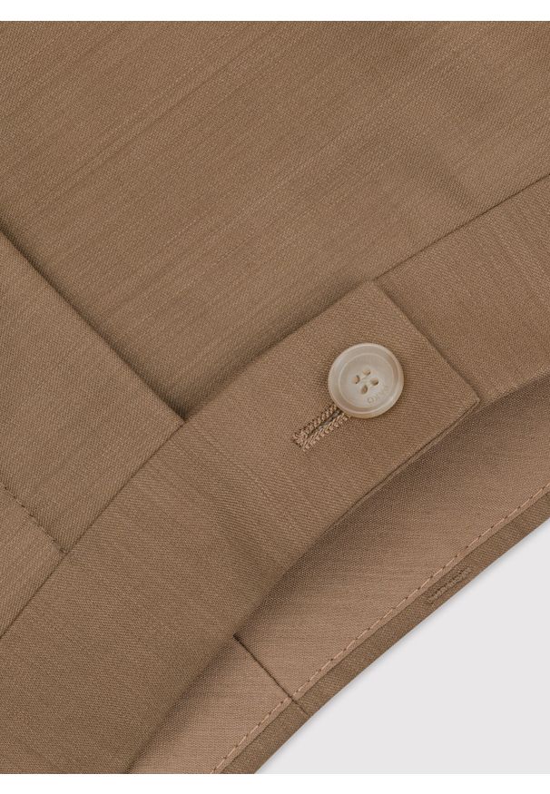 Pako Lorente - PAKO LORENTE – Jasnobrązowe garniturowe spodnie męskie z wełną. Kolor: brązowy. Materiał: wełna. Styl: elegancki
