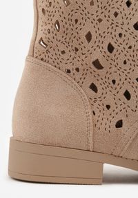 Born2be - Ciemnobeżowe Sznurowane Botki z Ażurową Cholewką Zeliana. Okazja: na co dzień, na randkę. Zapięcie: sznurówki. Kolor: beżowy. Materiał: zamsz, jeans. Szerokość cholewki: normalna. Wzór: ażurowy. Styl: casual, klasyczny #3