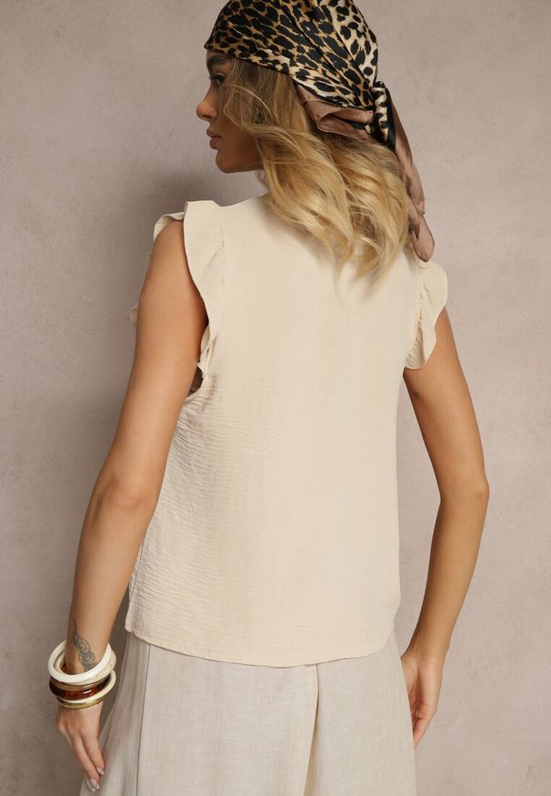 Renee - Beżowa Koszula z Ozdobnymi Falbankami Arilene. Okazja: na co dzień. Typ kołnierza: kołnierz z falbankami. Kolor: beżowy. Materiał: jeans. Styl: casual