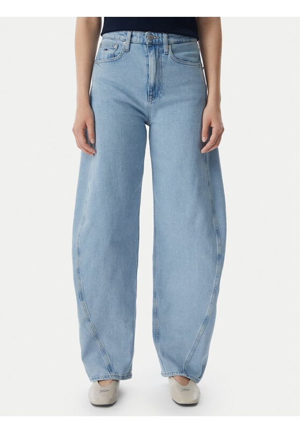 Tommy Jeans Jeansy Ella DW0DW23102 Niebieski Barrel Fit. Kolor: niebieski