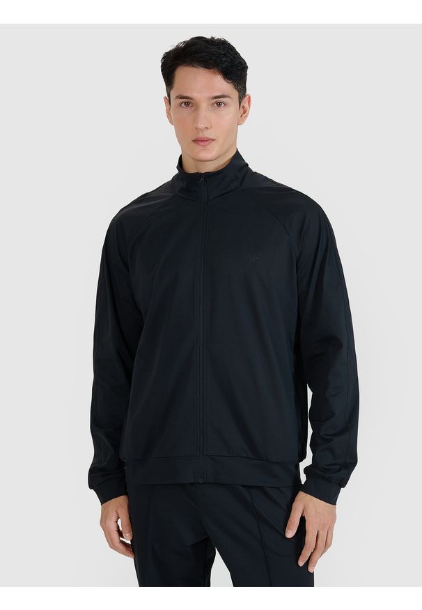4f - 4F Bluza treningowa rozpinana bez kaptura męska - czarna L. Typ kołnierza: bez kaptura. Kolor: czarny. Materiał: dzianina, włókno, materiał, syntetyk. Długość rękawa: raglanowy rękaw. Wzór: gładki, ze splotem. Styl: sportowy. Sport: fitness