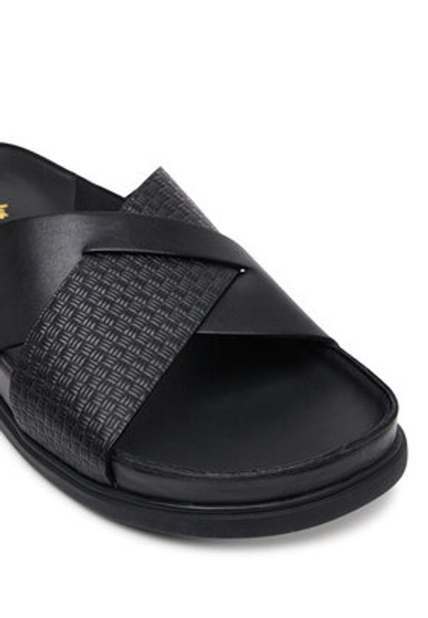 Clarks Klapki Torford Cross 26181382 Czarny. Kolor: czarny. Materiał: skóra