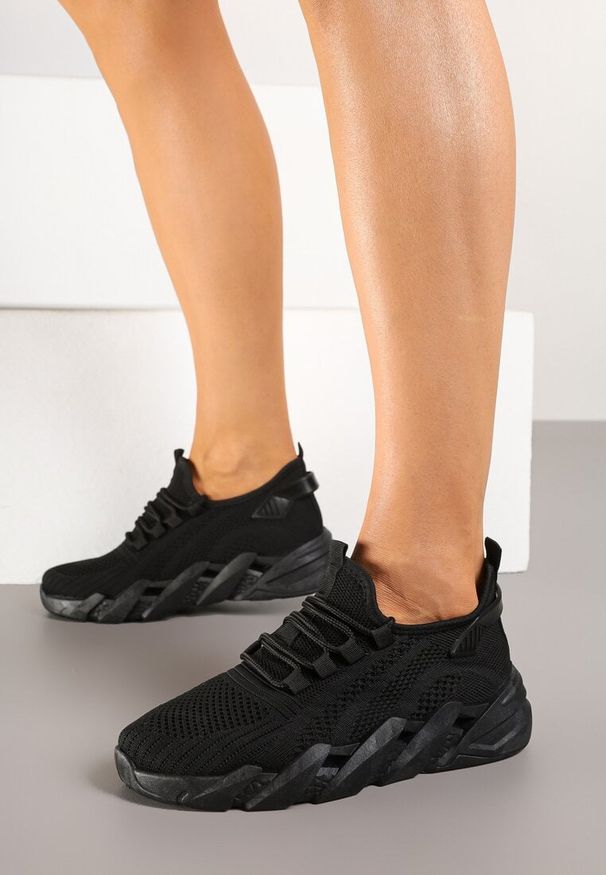 Born2be - Czarne Sneakersy na Grubej Podeszwie z Tłoczeniem Tatinora. Okazja: na spacer, na co dzień. Kolor: czarny. Materiał: jeans. Sport: turystyka piesza