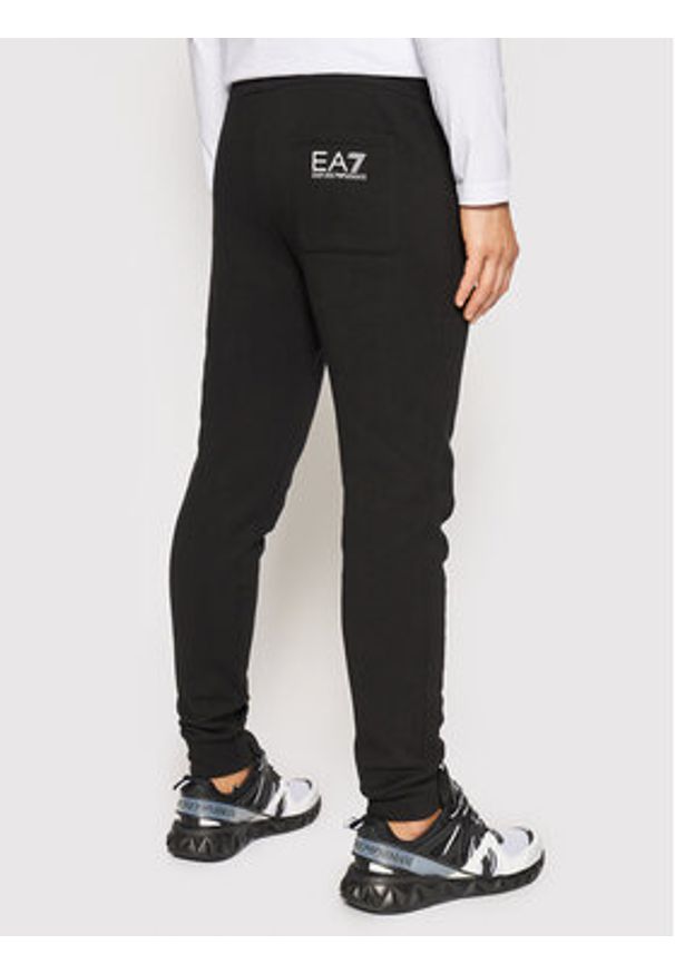 EA7 Emporio Armani Spodnie dresowe 8NPPB5 PJ07Z 0203 Czarny Regular Fit. Kolor: czarny. Materiał: dresówka, bawełna