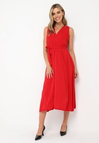 Born2be - Bordowa Sukienka Iolaera. Kolor: czerwony. Materiał: materiał, tkanina. Długość rękawa: na ramiączkach. Wzór: ażurowy, aplikacja, gładki. Sezon: lato. Typ sukienki: kopertowe. Długość: midi #4