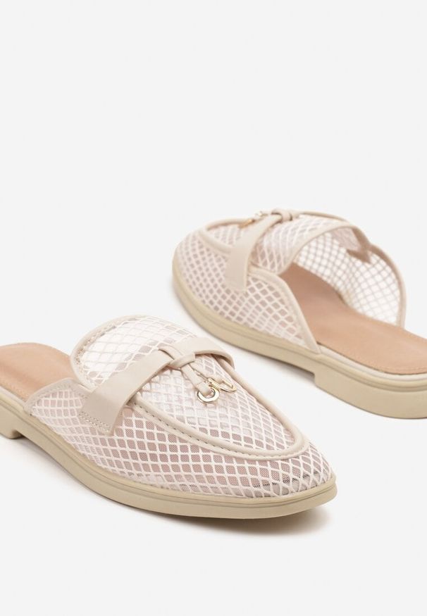 Born2be - Beżowe Klapki Mule z Transparentnej Siateczki Zdobione Aplikacją Teloviela. Okazja: na co dzień. Kolor: beżowy. Wzór: aplikacja. Styl: elegancki, casual