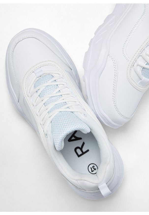 bonprix - Sneakersy chunky z lekką podeszwą. Zapięcie: sznurówki. Kolor: biały. Obcas: na platformie