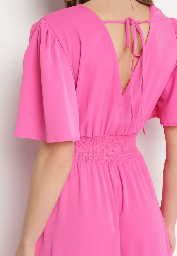 Born2be - Różowa Sukienka z Rozkloszowanymi Rękawami Gumką w Pasie i Wiązaniem na Plecach Larielle. Okazja: na imprezę, na co dzień. Typ kołnierza: dekolt w kształcie V. Kolor: różowy. Materiał: bawełna. Typ sukienki: proste. Styl: casual, elegancki