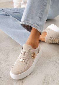 Born2be - Beżowe Sneakersy Skórzane na Grubej Podeszwie z Geometryczną Ozdobą Syrolphi. Okazja: na co dzień. Kolor: beżowy. Materiał: skóra. Wzór: geometria, aplikacja #8