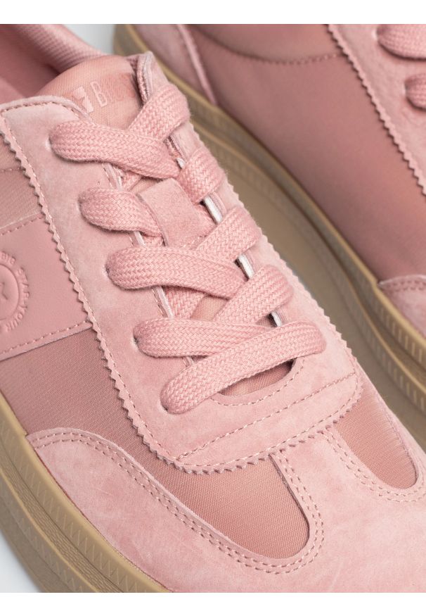 Big-Star - Sneakersy damskie z dodatkiem skóry naturalnej różowe TT274196 601. Nosek buta: okrągły. Zapięcie: sznurówki. Kolor: różowy. Materiał: skóra. Sport: turystyka piesza