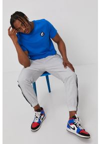 Nike Sportswear Spodnie męskie kolor szary gładkie. Kolor: szary. Materiał: tkanina. Wzór: gładki #2
