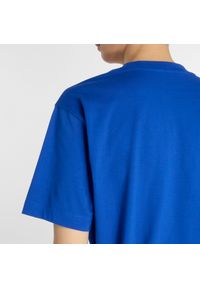 Koszulka męska New Balance MT41509BUM – niebieska. Kolor: niebieski. Materiał: bawełna, dresówka. Długość rękawa: krótki rękaw. Długość: krótkie. Wzór: haft #5