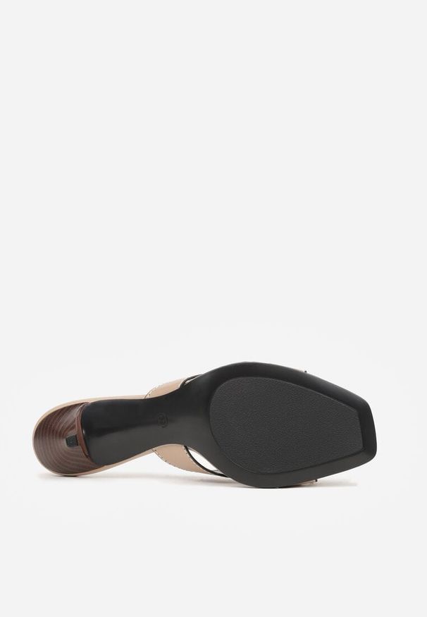 Born2be - Ciemnobeżowe Klapki na Szpilce Ozdobione Wycięciami Qhesova. Okazja: na co dzień. Kolor: beżowy. Materiał: jeans. Wzór: aplikacja. Obcas: na szpilce. Styl: casual