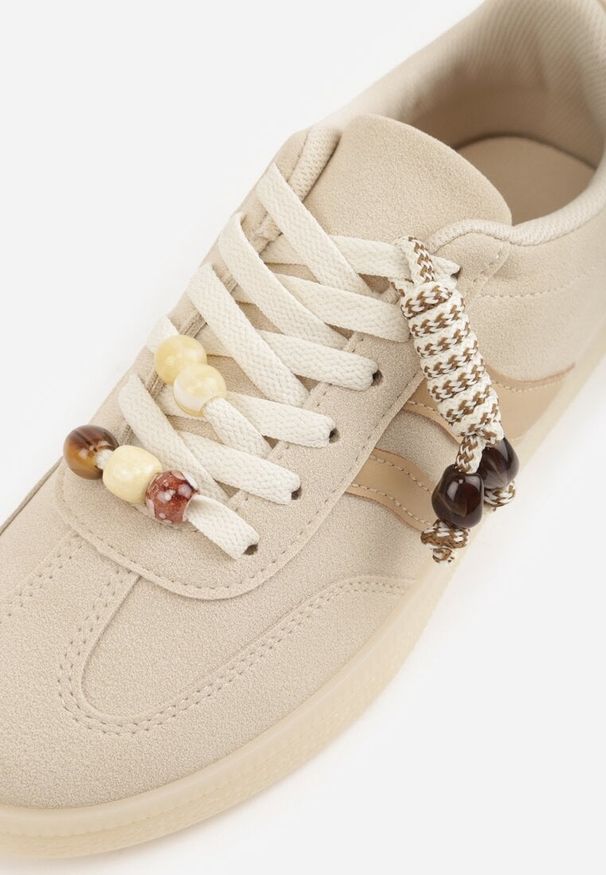 Renee - Beżowe Sneakersy Typu Tenisówki Ozdobione Koralikami Daemeli. Kolor: beżowy. Materiał: jeans. Wzór: aplikacja. Sezon: lato