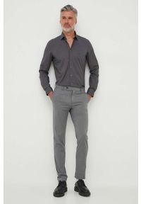 Calvin Klein koszula męska kolor czarny slim z kołnierzykiem klasycznym. Typ kołnierza: kołnierzyk klasyczny. Kolor: szary. Materiał: tkanina, materiał. Długość rękawa: długi rękaw. Długość: długie. Styl: klasyczny #5