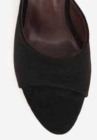 Renee - Czarne Klapki na Szpilce z Imitacji Zamszu z Noskiem Peep Toe Merissaura. Nosek buta: otwarty. Kolor: czarny. Materiał: zamsz. Obcas: na szpilce #9