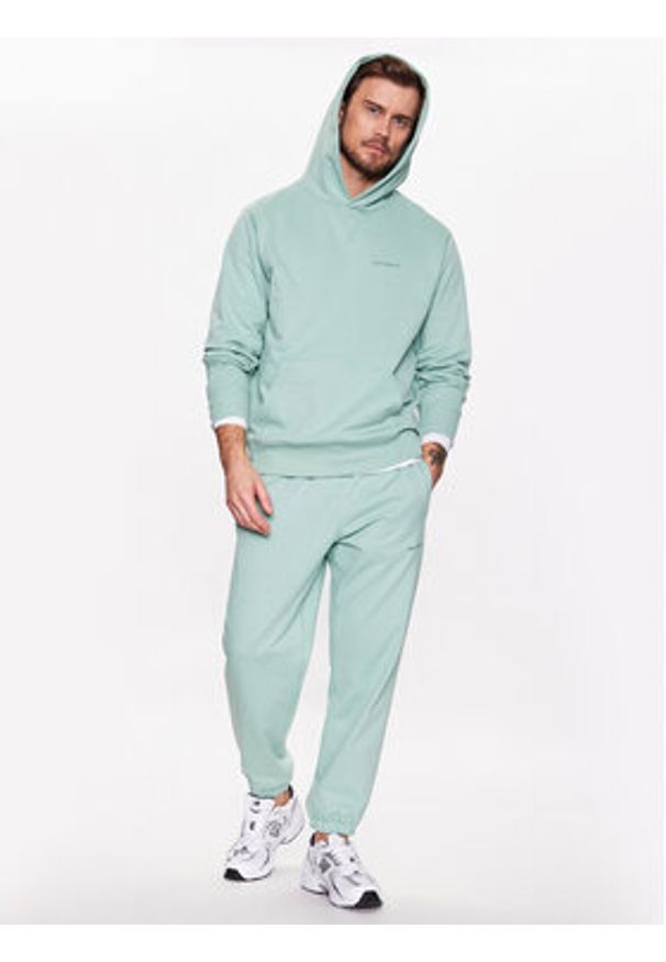 New Balance Spodnie dresowe MP23551 Zielony Relaxed Fit. Kolor: zielony. Materiał: bawełna