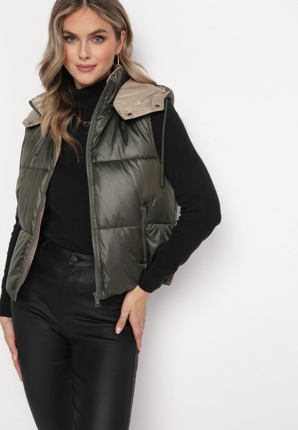 Born2be - Ciemnozielona Pikowana Kamizelka z Odpinanym Kapturem Winncea. Okazja: na co dzień. Kolor: zielony. Materiał: jeans. Styl: casual