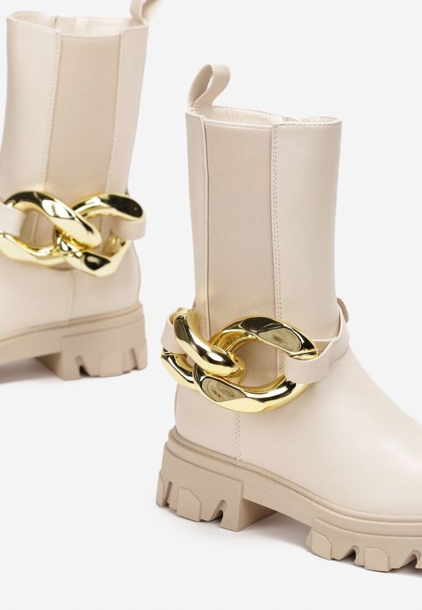 Renee - Beżowe Botki Sztyblety w Stylu Chunky z Łańcuchem Retrona. Okazja: na co dzień. Kolor: beżowy. Materiał: jeans. Styl: casual