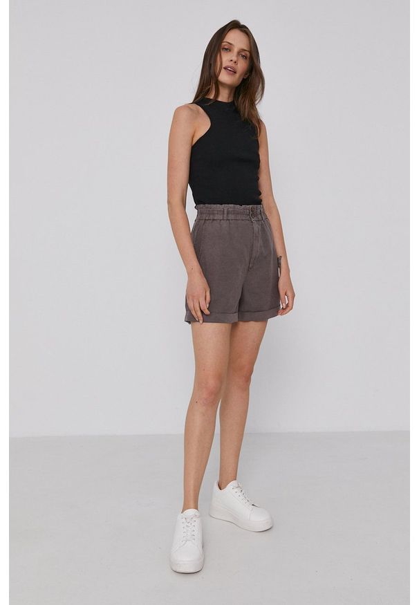 GAP - Szorty. Okazja: na co dzień. Kolor: brązowy. Materiał: tkanina. Wzór: gładki. Styl: casual