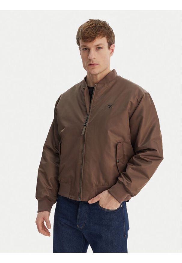 Calvin Klein Jeans Kurtka bomber LV04RC526G Brązowy Regular Fit. Kolor: brązowy. Materiał: syntetyk