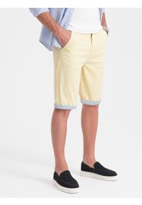 Ombre Clothing - Szorty męskie chinosy z kontrastowym podwinięciem – żółte V7. Okazja: na imprezę, do pracy, na co dzień. Kolor: żółty. Materiał: tkanina, elastan, bawełna. Długość: krótkie. Wzór: kolorowy. Sezon: lato. Styl: wakacyjny, casual #7