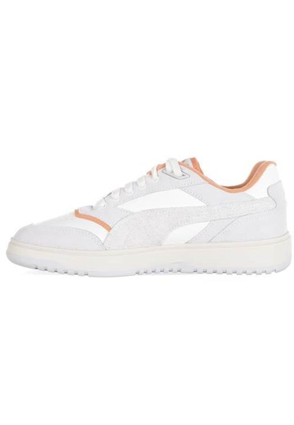 Buty do chodzenia męskie Puma Doublecourt Prm. Kolor: biały, wielokolorowy. Materiał: materiał, skóra, syntetyk. Szerokość cholewki: normalna. Sport: turystyka piesza