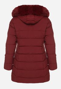 Born2be - Bordowa Pikowana Kurtka z Kapturem z Futerkiem Espenna. Okazja: na co dzień. Typ kołnierza: kaptur. Kolekcja: plus size. Kolor: czerwony. Materiał: futro. Sezon: zima. Styl: casual, elegancki #5