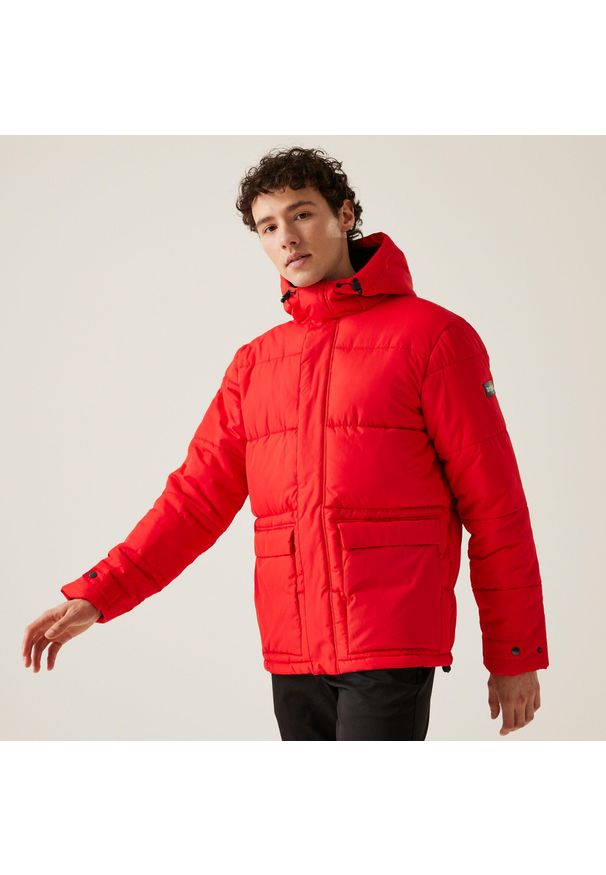 Kurtka z kapturem Regatta Falkner. Typ kołnierza: kaptur. Kolor: czerwony. Sport: turystyka piesza