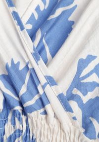 Born2be - Niebieska Wiskozowa Sukienka o Rozkloszowanym Kroju z Kopertowym Dekoltem Morgassa. Okazja: na co dzień. Kolor: niebieski. Materiał: wiskoza. Wzór: kwiaty. Sezon: lato. Typ sukienki: kopertowe. Styl: casual, klasyczny #8