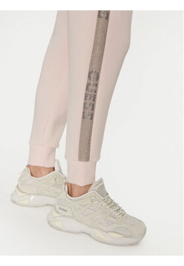 Guess Spodnie dresowe W5RB00 KBYE2 Różowy Regular Fit. Kolor: różowy. Materiał: syntetyk