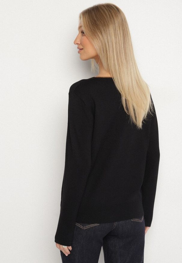 Born2be - Czarny Sweter Ozdobiony Sercami z Cyrkonii Unaressa. Okazja: na co dzień. Kolor: czarny. Materiał: jeans. Wzór: aplikacja. Styl: casual, elegancki