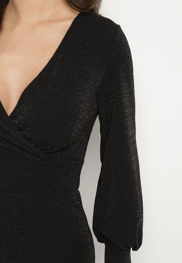 Born2be - Czarna Dopasowana Sukienka Kopertowa z Bufiastymi Rękawami i Metalicznymi Przeszyciami Nalithania. Typ kołnierza: dekolt w kształcie V. Kolor: czarny. Typ sukienki: kopertowe. Styl: retro