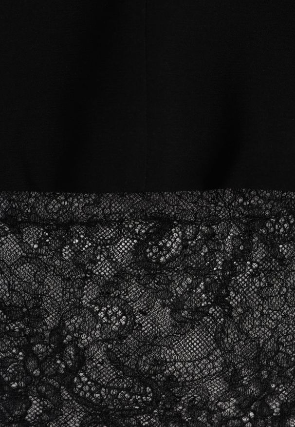 Renee - Czarna Sukienka-Marynarka VICES o Pudełkowym Kroju z Ozdobną Koronką Cheridine. Kolor: czarny. Materiał: koronka. Wzór: koronka. Styl: elegancki